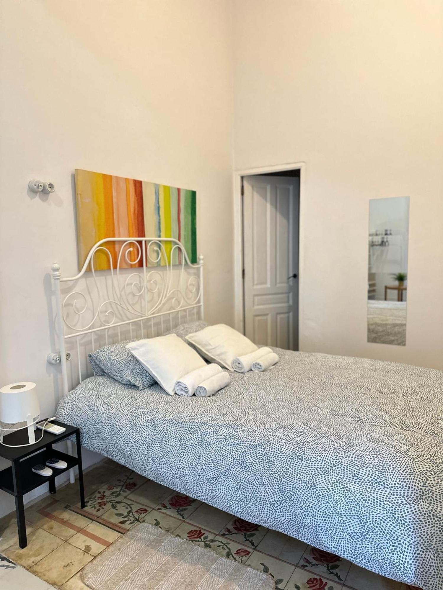 4 - Acogedora Habitacion Junto A Ruzafa Con Bano Privado Y Aire Acondicionado Валенсия Екстериор снимка